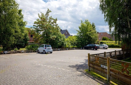 Warwerort Apartment | Lovely apartment for 6 guests with WIFI, TV, terrace, pets allowed and parking