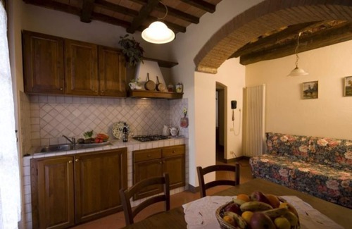 Colle di Val d'Elsa House | Lovely apartment in villa for 6 guests with pool, TV, patio, pets allowed and parking