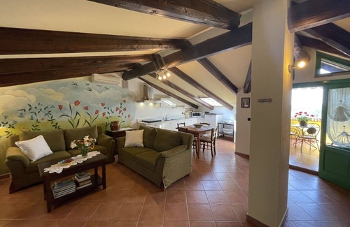 Montechiaro dʼAsti Apartment | Lovely apartment for 2 guests with A/C, WIFI, TV, patio and pets allowed