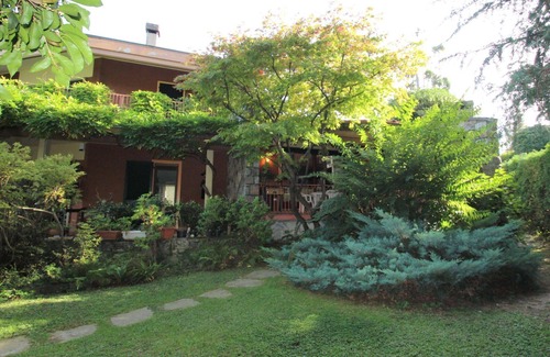 Porto Valtravaglia Apartment | Lovely apartment for 6 guests with pool, WIFI, TV and patio