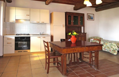 Santo Villa | Lovely apartment in villa for 4 guests with pool, terrace, pets allowed, panoramic view and park.