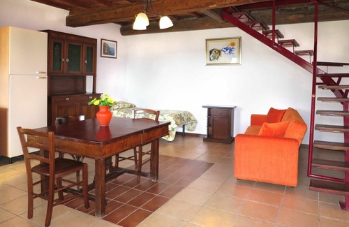 Santo Villa | Lovely apartment in villa for 4 guests with pool, terrace, pets allowed, panoramic view and park.