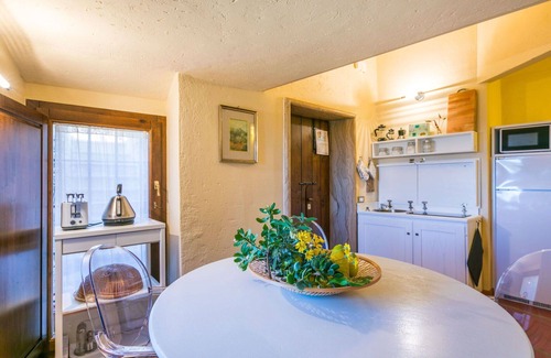 Casale Marittimo Apartment | Lovely apartment for 2 guests with WIFI, terrace and pets allowed