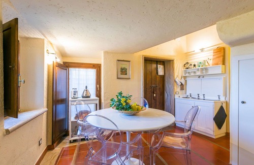 Casale Marittimo Apartment | Lovely apartment for 2 guests with WIFI, terrace and pets allowed