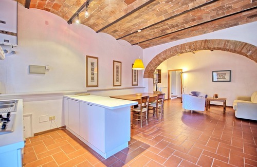 San Casciano in Val di Pesa Apartment | Lovely apartment for 4 people with WIFI, pool, A/C, TV and pets allowed, close to Greve In Chianti