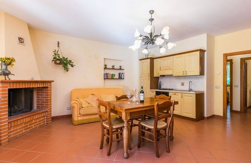 Badia Agnano Apartment | Lovely apartment for 29 guests with WIFI, private pool, TV, patio, pets allowed and panoramic view