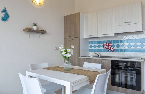Paduledda Apartment | Lovely apartment for 4 people with A/C, pool, TV, terrace, pets allowed and parking