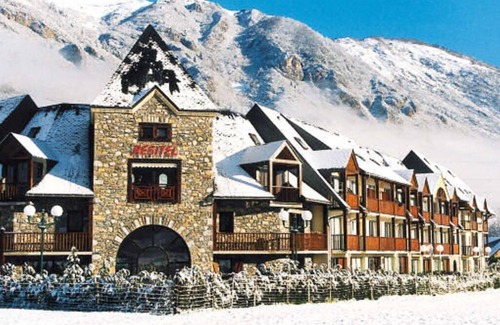 Saint-Lary-Soulan Apartment | Lovely apartment in village center private park Wifi - great comfort mountain view
