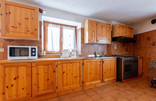 Sarre Apartment | Lovely apartment for 5 people with TV, pets allowed and parking, close to Aosta