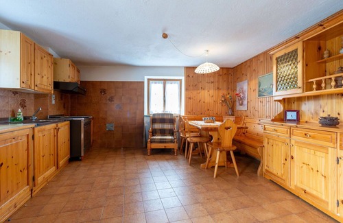 Sarre Apartment | Lovely apartment for 5 people with TV, pets allowed and parking, close to Aosta