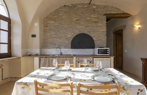 Novelli Apartment | Lovely apartment with WIFI, pool, TV, terrace, pets allowed, panoramic view and parking