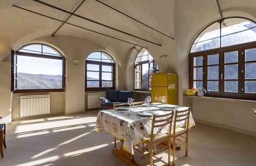 Novelli Apartment | Lovely apartment with WIFI, pool, TV, terrace, pets allowed, panoramic view and parking