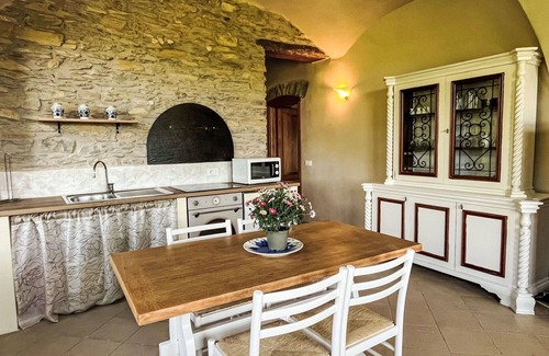 Novelli Apartment | Lovely apartment with WIFI, pool, TV, terrace, pets allowed, panoramic view and parking