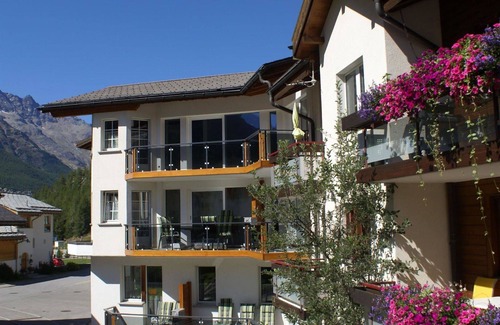 Saas Almagell Apartment | Lovely apartment for 7 guests with WIFI, hot tub, TV and balcony