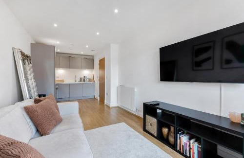 Whyteleafe Apartment | Lovely apartment close to Gatwick airport