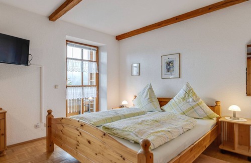 Schwarzenbach Apartment | Lovely Apartment in Schwarzenbach with Sauna