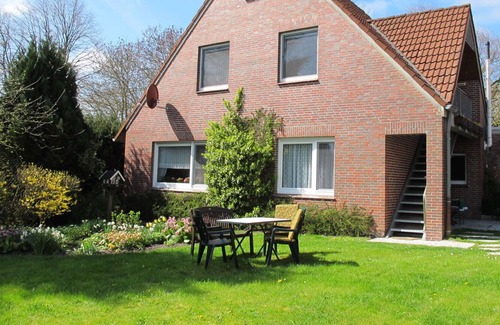 Wangerland Apartment | Lovely apartment for 4 people with WIFI, TV, patio and parking