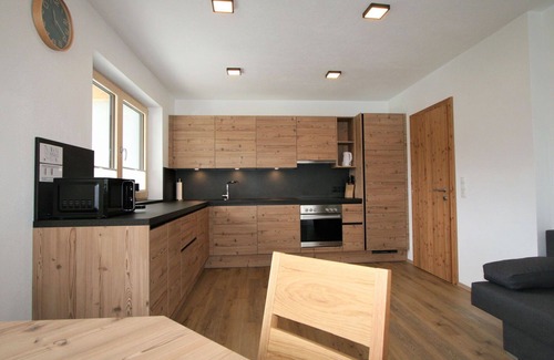 Hainzenberg Apartment | Lovely apartment for 8 people with WIFI, TV, terrace, pets allowed and parking