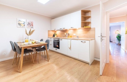 Nordholz Apartment | Lovely apartment for 4 people with WIFI, TV, balcony, pets allowed and parking