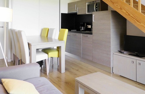 Biscarrosse Plage Apartment | Lovely apartment for 6 people with pool, WIFI, TV, terrace, pets allowed and parking