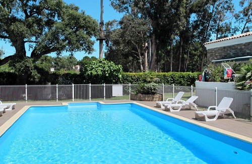 Ghisonaccia Apartment | Lovely apartment for 6 people with pool, WIFI, A/C, TV, terrace, pets allowed and parking