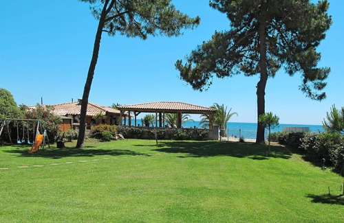 Ghisonaccia Apartment | Lovely apartment for 6 people with pool, WIFI, A/C, TV, terrace, pets allowed and parking