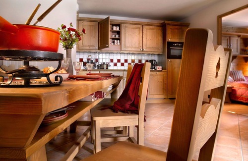 Tignes Apartment | Lovely apartment for 8 guests with pool, WIFI, hot tub, TV, balcony, pets allowed and parking