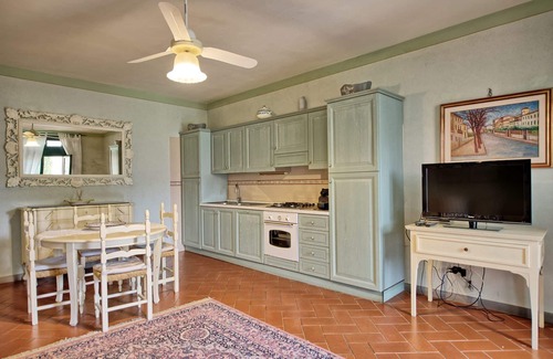 Montespertoli Apartment | Lovely apartment for 4 guests with WIFI, pool, TV and parking