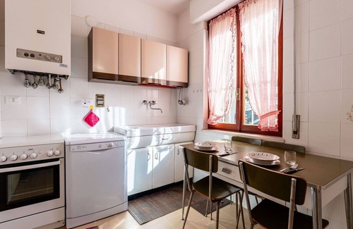 Ventimiglia Apartment | Lovely apartment for 6 people with WIFI, balcony, pets allowed and parking