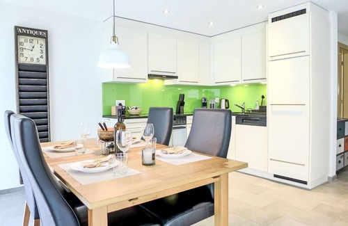 Blausee Apartment | Lovely apartment for 3 guests with WIFI, hot tub, TV, terrace, panoramic view and parking