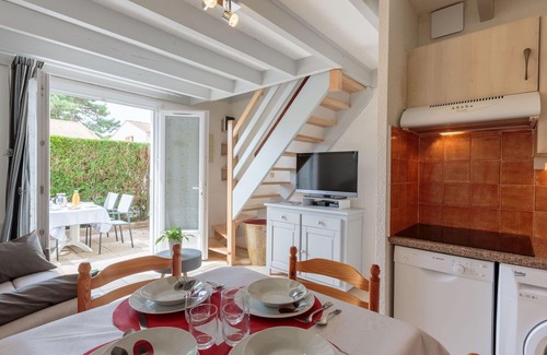 Les Mathes Apartment | Lovely apartment for 4 guests with WIFI, TV, terrace and pets allowed