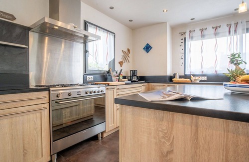 Brignogan-Plage Apartment | Lovely apartment for 4 guests with WIFI, TV and patio