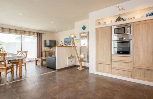 Brignogan-Plage Apartment | Lovely apartment for 4 guests with WIFI, TV and patio