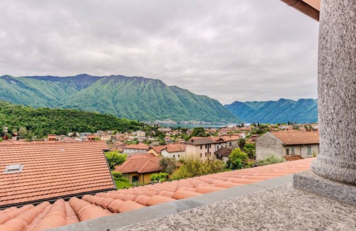 Tremezzina Apartment | Lovely apartment for 2 guests with WIFI, TV and balcony