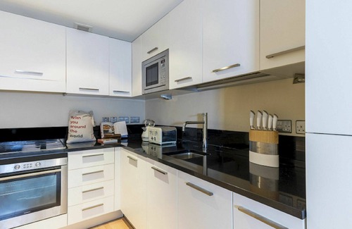 Castle Baynard Apartment | Lovely apartment for 2 people with WIFI and TV