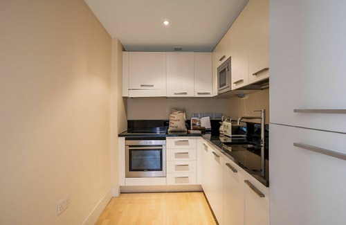 Castle Baynard Apartment | Lovely apartment for 2 people with WIFI and TV