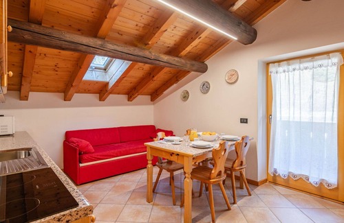 Mazzin Apartment | Lovely apartment for 2 guests with WIFI, TV and patio