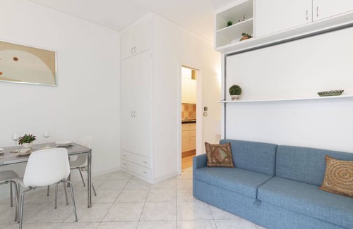 Sanremo Apartment | Lovely apartment for 2 people with WIFI, pool, A/C and balcony