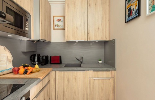 Lunel Apartment | Lovely apartment for 2 people with WIFI, A/C, TV, terrace and parking