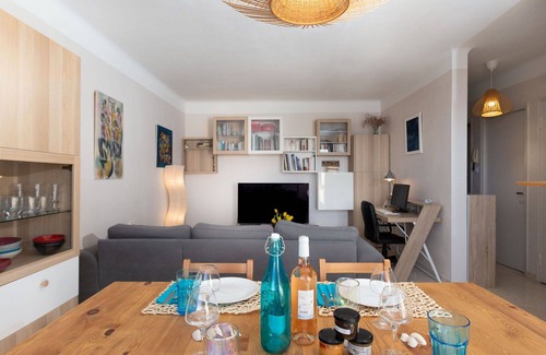 Lunel Apartment | Lovely apartment for 2 people with WIFI, A/C, TV, terrace and parking