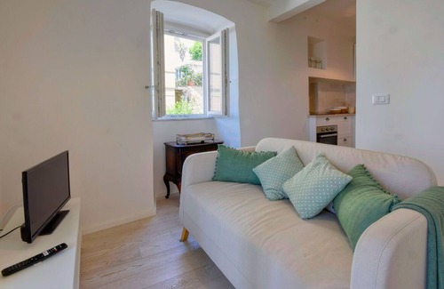 Sori Apartment | Lovely apartment for 2 people with A/C, WIFI, TV, balcony and panoramic view, close to Portofino