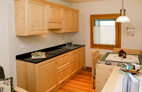 Raveo Apartment | Lovely apartment for 3 people with WIFI, TV, patio, pets allowed and parking
