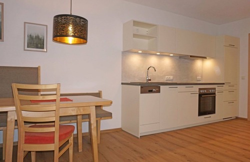 Schnann Apartment | Lovely apartment for 4 people with WIFI, TV and parking