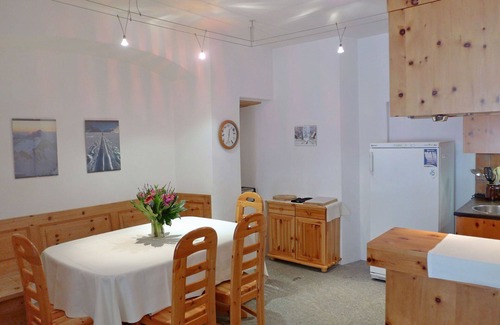 Celerina-Schlarigna Apartment | Lovely apartment for 4 guests with WIFI, TV, balcony and pets allowed