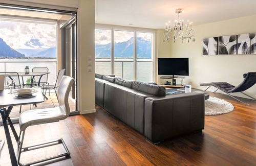 Montreux Apartment | Lovely apartment for 4 guests with WIFI, hot tub, pool, TV, balcony and parking