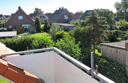 Norddeich Apartment | Lovely apartment for 4 guests with WIFI, TV, balcony, pets allowed and parking