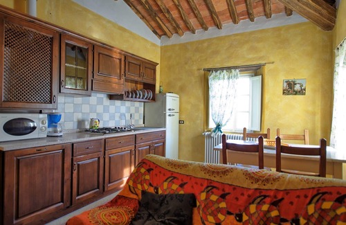Massarosa Apartment | Lovely apartment for 4 guests with pool, WIFI, TV and panoramic view, close to Viareggio