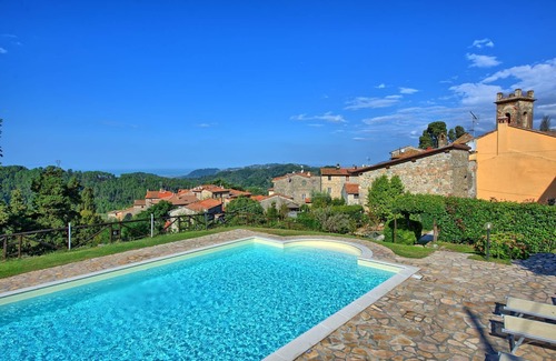 Massarosa Apartment | Lovely apartment for 4 guests with pool, WIFI, TV and panoramic view, close to Viareggio