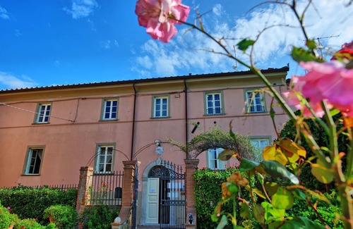 Massarosa Apartment | Lovely apartment for 4 guests with pool, WIFI, TV and panoramic view, close to Viareggio