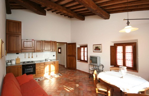 Certaldo Alto Apartment | Lovely apartment for 4 people with WIFI, A/C, TV, panoramic view and parking, close to San Gimig.